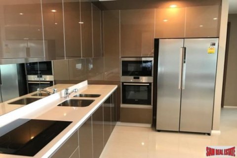 3 bedrooms Apartment in Bangkok, Thailand No. 96842 8