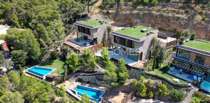 4 bedrooms Villa in Hoa Hung, Vietnam No. 88159