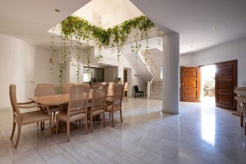 6 bedrooms House in Limassol, Cyprus No. 79375 1
