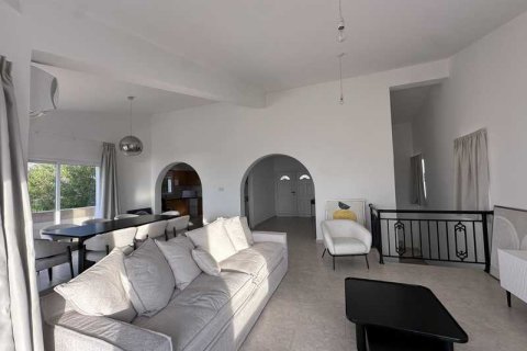 5 bedrooms House in Tala, Cyprus No. 101092 15