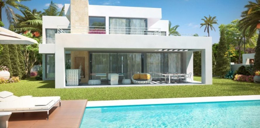 4 bedrooms House in Estepona, Spain No. 25470