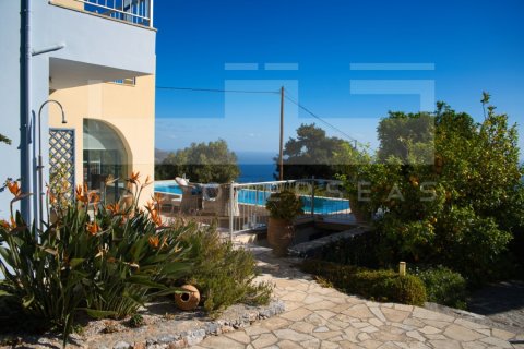 3 bedrooms Villa in Crete, Greece No. 64936 8