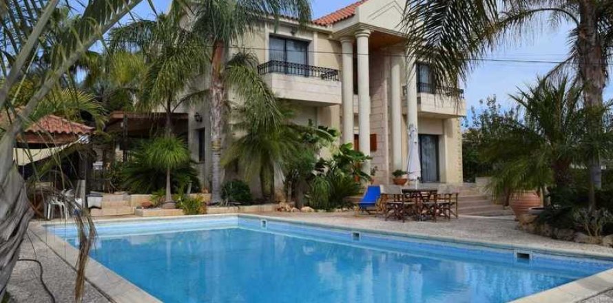 5 chambres House à Agios Athanasios, Cyprus No. 31549