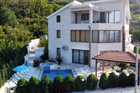 10 bedrooms Hotel in Herceg Novi, Montenegro No. 79259 1