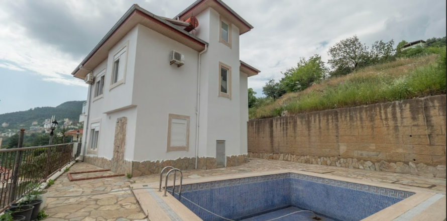 Квартира с 4 комнатами в Оба, Турция №21329