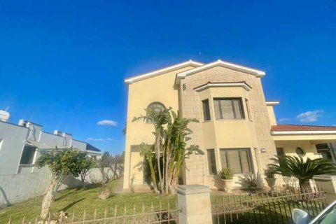 4 bedrooms Villa in Aradippou, Cyprus No. 79400 1