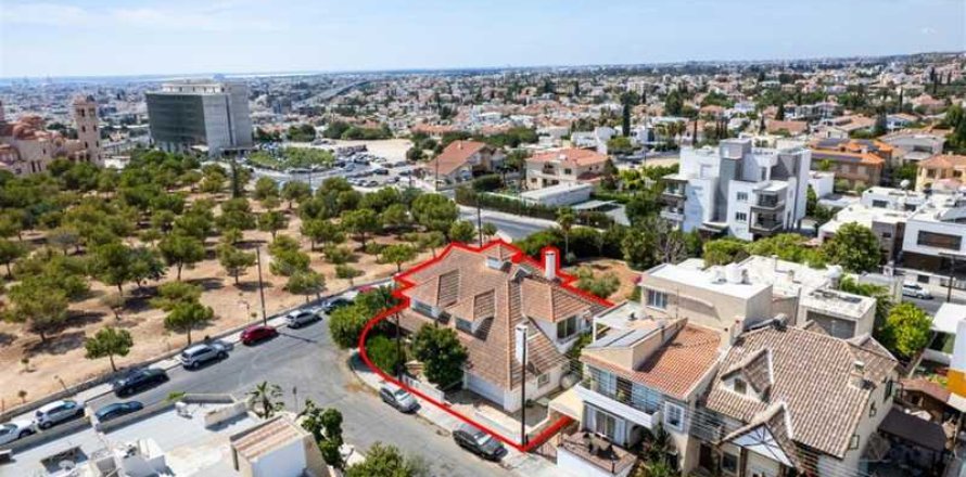 4 bedrooms House in Limassol, Cyprus No. 75670