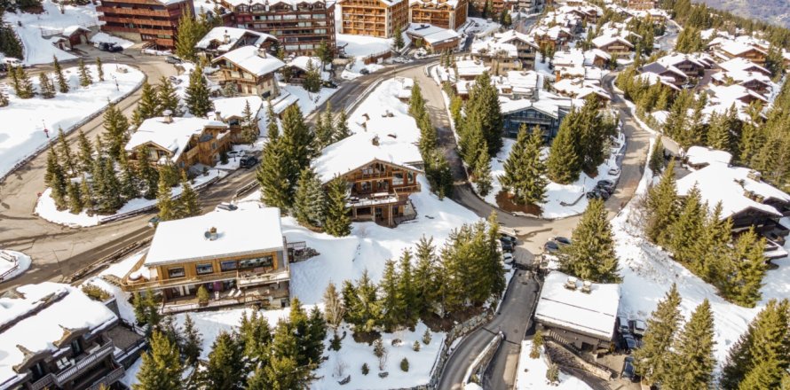 3 bedrooms Apartment in Courchevel, France No. 99728