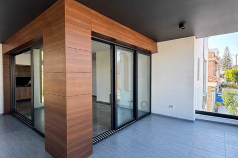 3 bedrooms Apartment in Limassol, Cyprus No. 34560 7