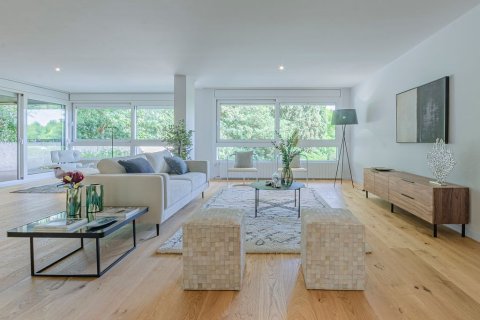 5 bedrooms Apartment in Barcelona, Spain No. 25802