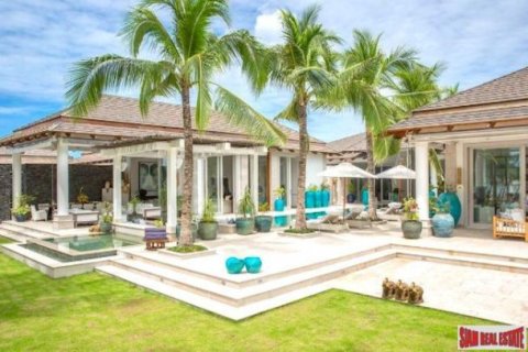 5 bedrooms Villa on the Chaweng Beach, Thailand No. 96202 1