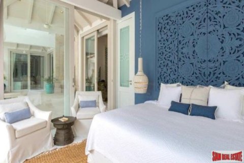 5 bedrooms Villa on the Chaweng Beach, Thailand No. 96202 10