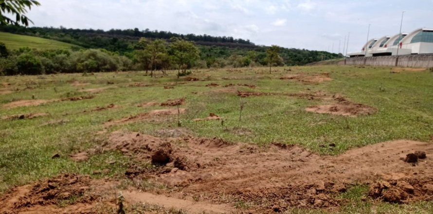 358522m² Land in Indaiatuba, Brazil No. 62396