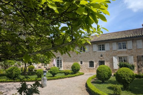 6 bedrooms House in Cuiseaux, France No. 104711 1