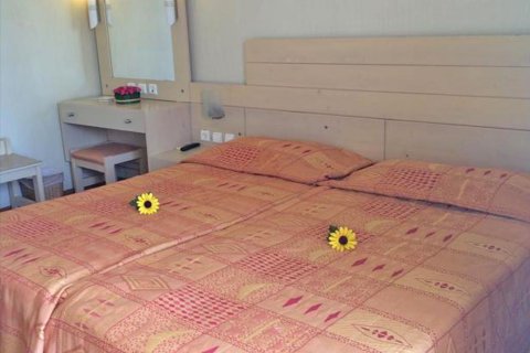 750m² Hotel in Kamena Vourla, Greece No. 59344 4