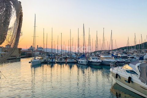 2 bedrooms Apartment in Bich Dong, Vietnam No. 17660 2