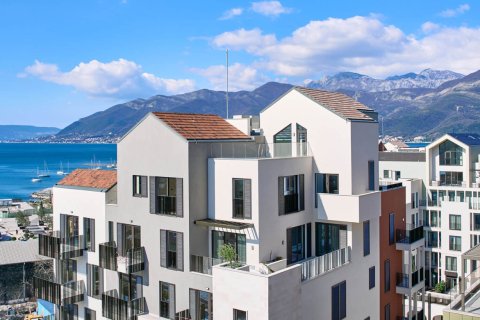 2 bedrooms Apartment in Tivat, Montenegro No. 104692 1