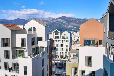 2 bedrooms Apartment in Tivat, Montenegro No. 104692 4