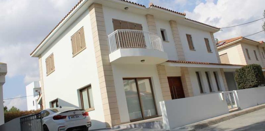 Дом с 6 спальнями в Строволос, Кипр №101823