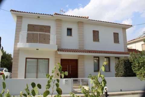 Дом с 6 спальнями в Строволос, Кипр №101823 5