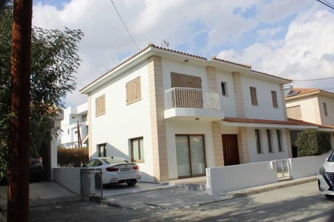 Дом с 6 спальнями в Строволос, Кипр №101823 4