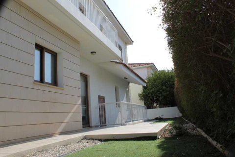 Дом с 6 спальнями в Строволос, Кипр №101823 10