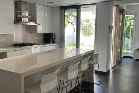 4 dormitorios Villa en Strovolos, Cyprus No. 76757 4