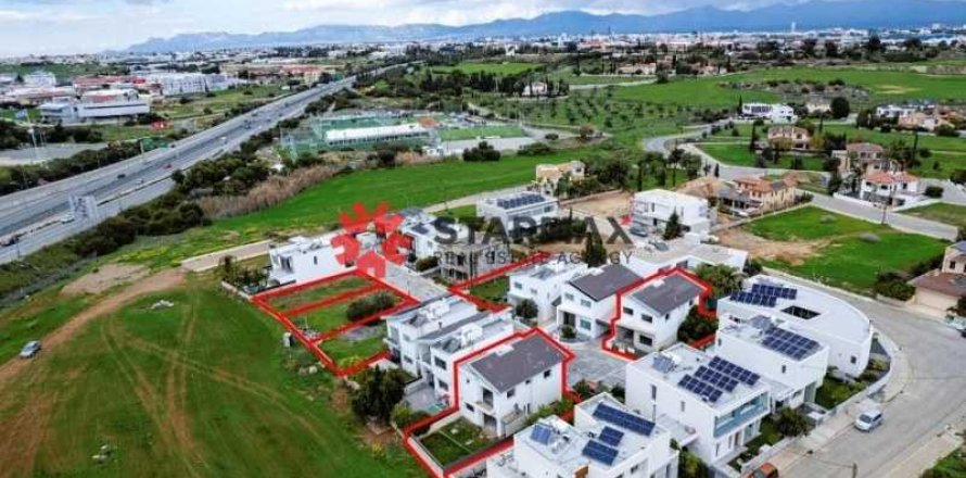 4 bedrooms House in Latsia, Cyprus No. 82732