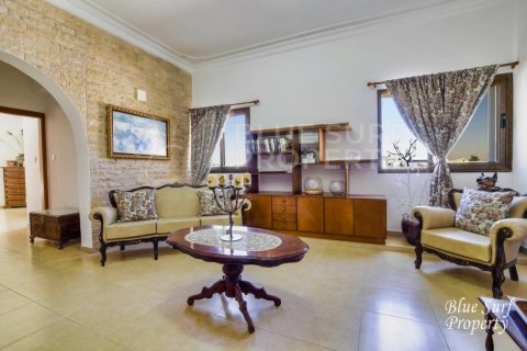 21 bedroom Villa in Deryneia, Cyprus No. 36565 24