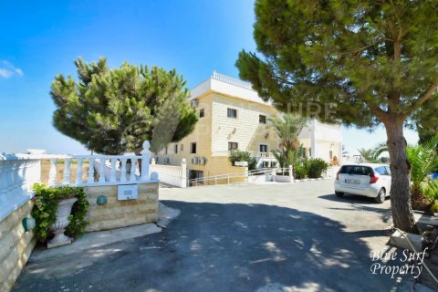 21 bedroom Villa in Deryneia, Cyprus No. 36565 4