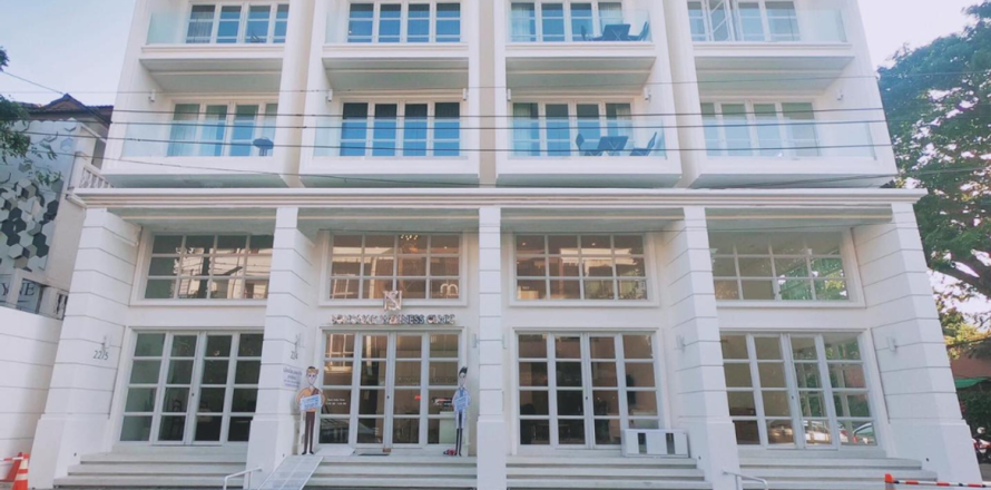 3 bedrooms Commercial property in Chiang Mai, Thailand No. 97946