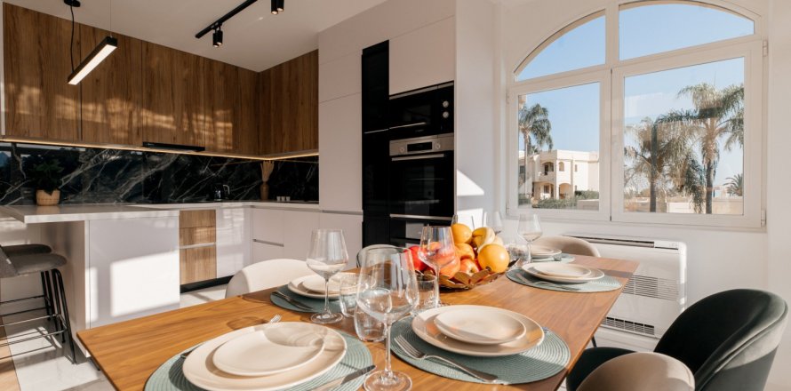 3 bedrooms Duplex in La Quinta, Spain No. 27252