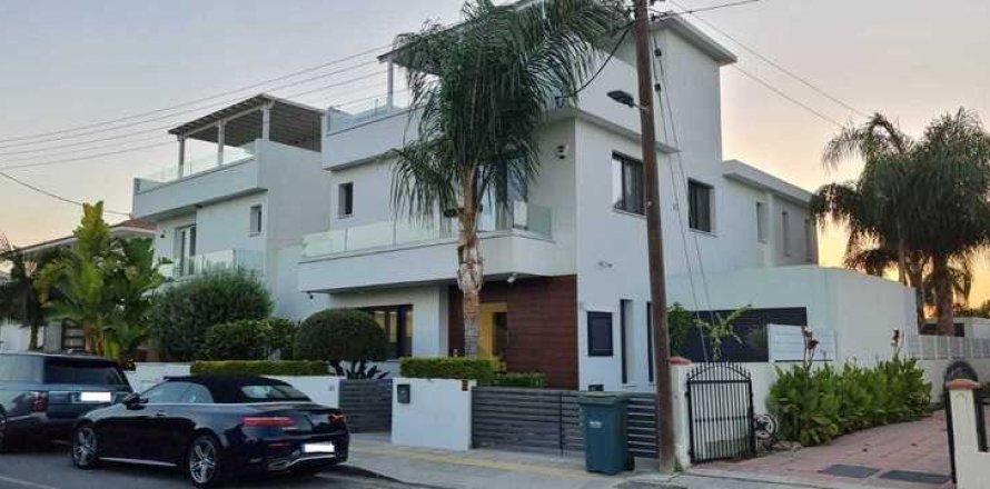 5 chambres House à Oroklini, Cyprus No. 46810