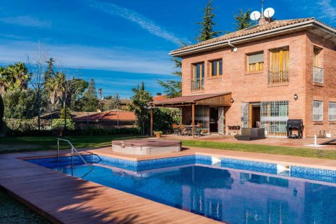 7 bedrooms Villa in Cerdanyola Del Valles, Spain No. 110697
