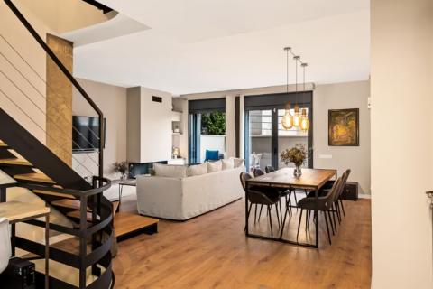 4 bedrooms Apartment in Barcelona, Spain No. 25809