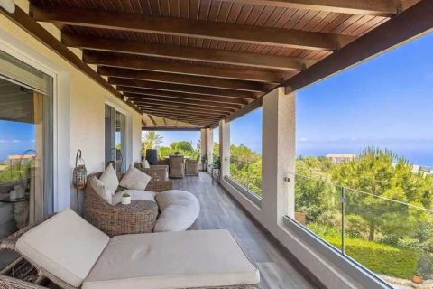 Дом с 4 спальнями в Тала, Кипр №30231 3