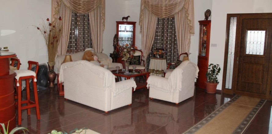 3 dormitorios Villa en Limassol, Cyprus No. 105929