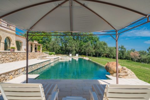 5 bedrooms Villa in Chateauneuf-Grasse, France No. 67228 5