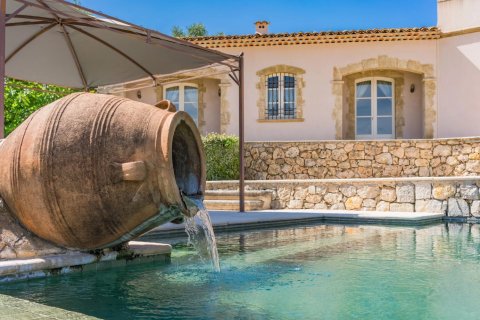 5 bedrooms Villa in Chateauneuf-Grasse, France No. 67228 4