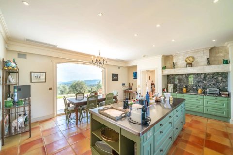 5 bedrooms Villa in Chateauneuf-Grasse, France No. 67228 9