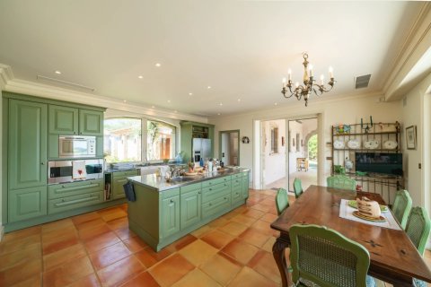 5 bedrooms Villa in Chateauneuf-Grasse, France No. 67228 10