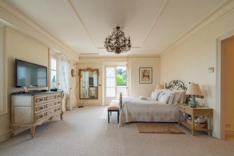 5 bedrooms Villa in Chateauneuf-Grasse, France No. 67228 18