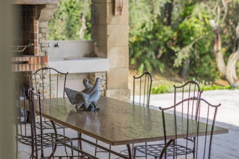 5 bedrooms Villa in Chateauneuf-Grasse, France No. 67228 7