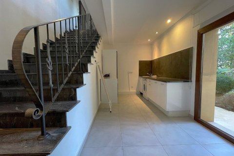 5 bedrooms House in Paphos, Cyprus No. 37375 5