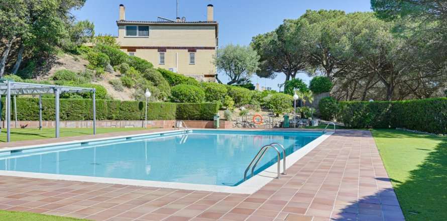5 bedrooms Duplex in Mataro, Spain No. 126570