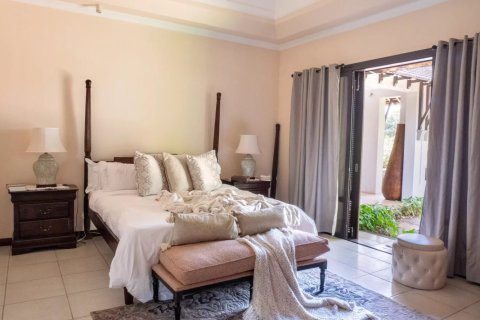 5 bedrooms Villa in Tamarin, Mauritius No. 53443 7