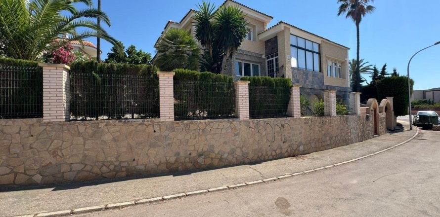 Вилла с 5 спальнями в Кампоамор, Испания №92300