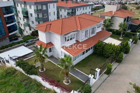4 bedrooms Villa in Izmir, Turkey No. 117746