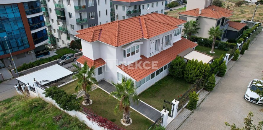 4 bedrooms Villa in Izmir, Turkey No. 117746