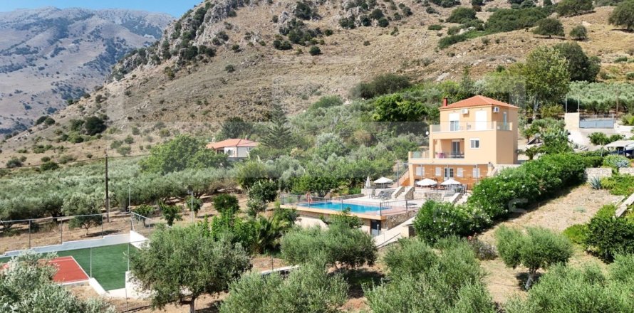 5 bedrooms Villa in Crete, Greece No. 64935